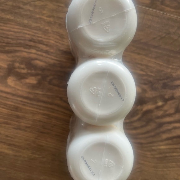 OLAY Moisture Body Wash with Shea Butter - Cream and Gold 8oz - Picture 3 of 3